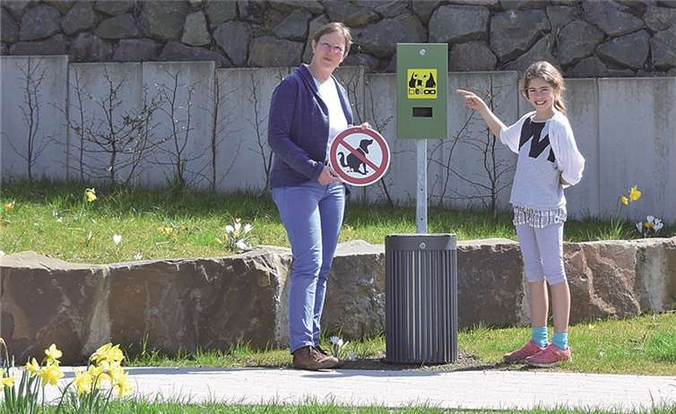 Überall im Ort wurden Hundetütenspender aufgestellt.privat