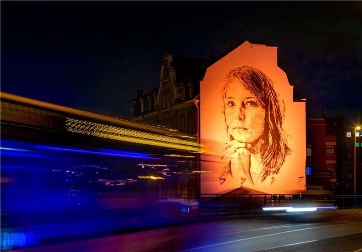 Überall in der Stadt stieß man auf die orangefarben "Leuchtfeuer".