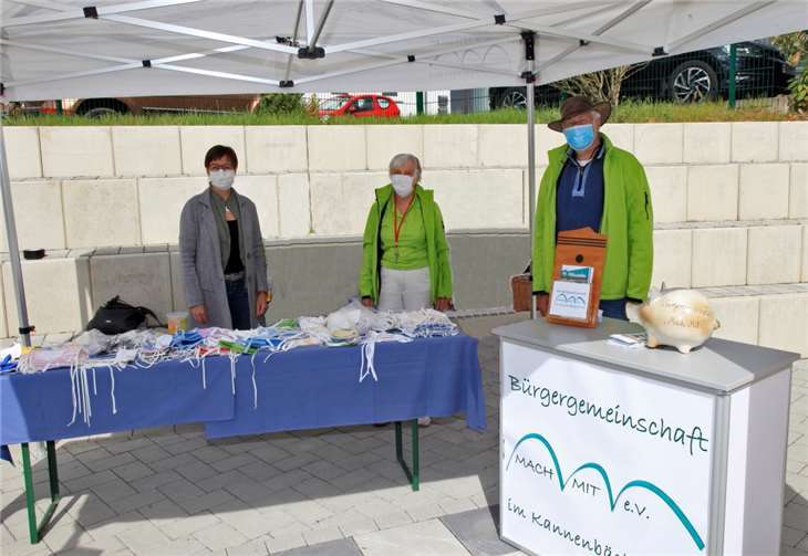Überall, wie hier in Hilgert, fanden dieselbsgenähten Masken reißenden Absatz.