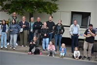 Überall wollten Menschen der Eröffnung beiwohnen.