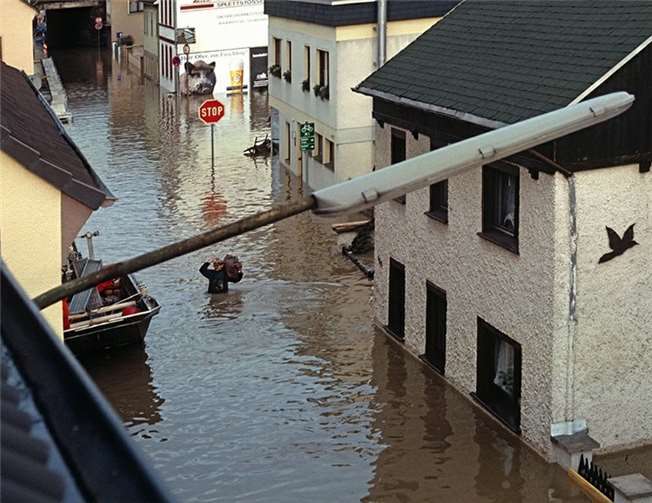 Überflutete Straßen beim Hochwasser 1993. Gaby Mense