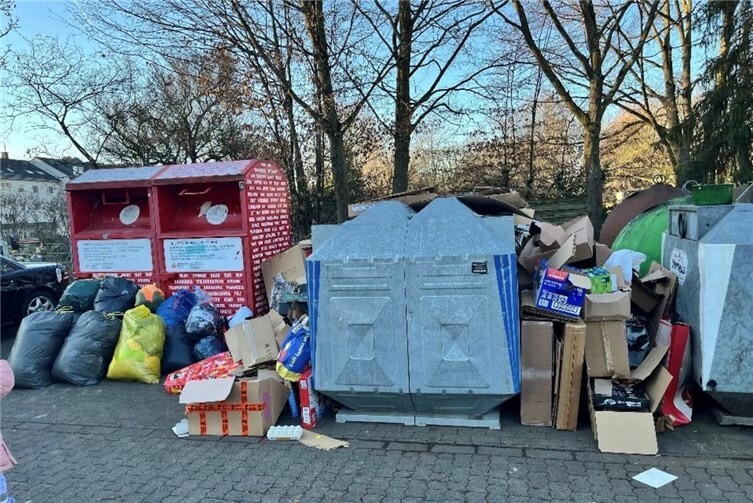 Überfüllte Container rechtfertigen keine illegalen Ablagerungen.
