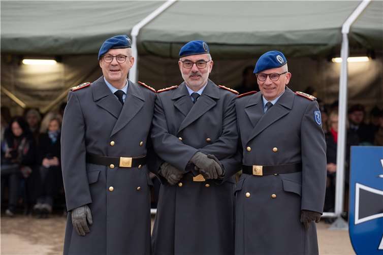 Übergabe der Dienstgeschäfte von Generalstabsarzt Dr. Stephan Schoeps (re.) an Generalstabsarzt Dr. Norbert Weller (li.) durch den Inspekteur des Sanitätsdienstes der Bundeswehr, Generaloberstabsarzt Dr. Ulrich Baumgärtner, auf der Festung Ehrenbreitstein.  Foto: Bundeswehr/Markus Dittrich