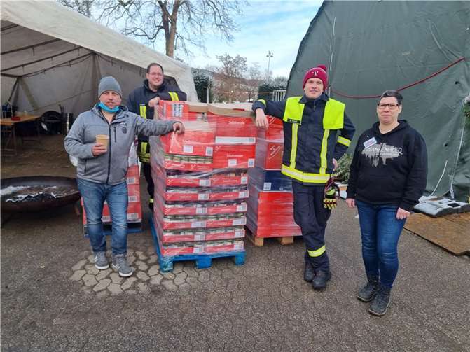 Übergabe der Spende am Verteilzentrum HangAhr in Ahrweiler.
