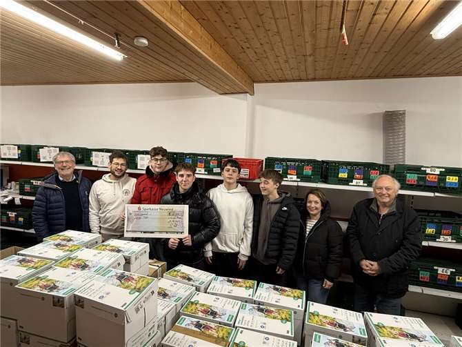 Übergabe der Spenden.  Foto: Henning Dobler