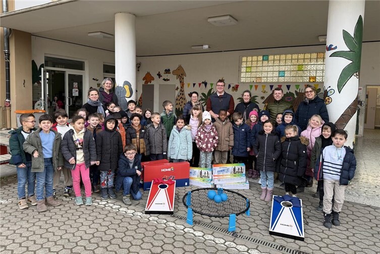 Übergabe der Spielgeräte an die Klassen 1b und 2d der Grundschule Bad Neuenahr-Ahrweiler