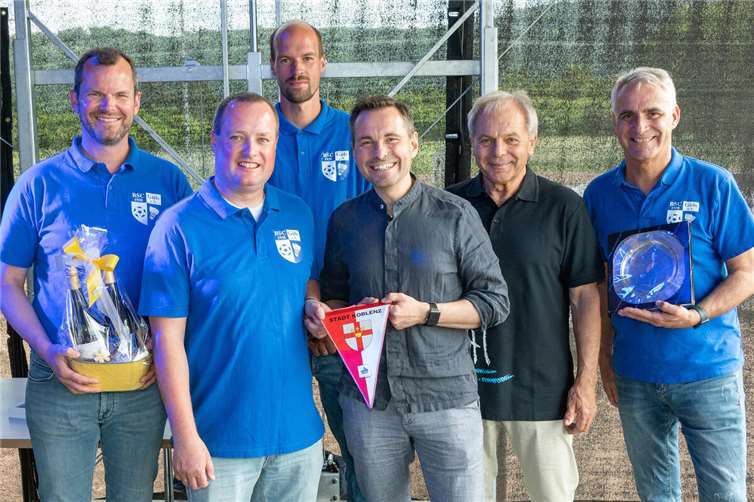 Übergabe des Koblenzer Stadtwimpels: v.li. Alexander Hollmann, Michael Kreuter, Thomas Liesenfeld, OB David Langner, OV Hans-Peter Ackermann und Ralf Fondel. Fotos: SCH