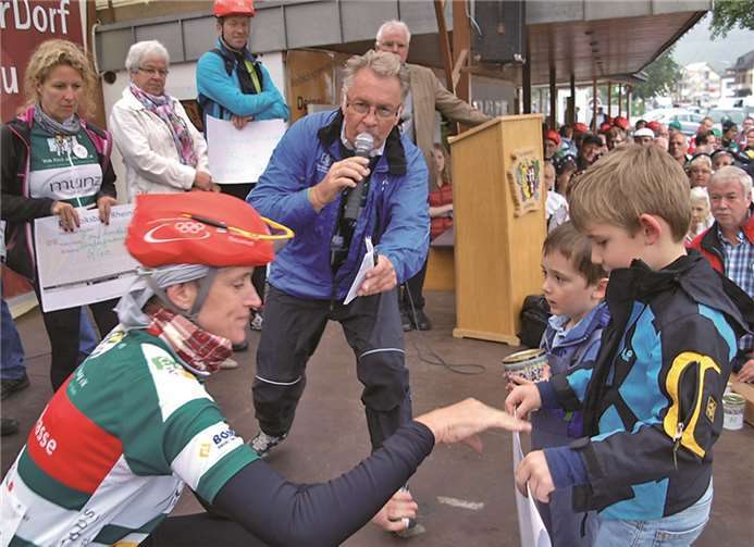 Übergabe des Spendenerlöses der Dernauer Kindertagesstätte.