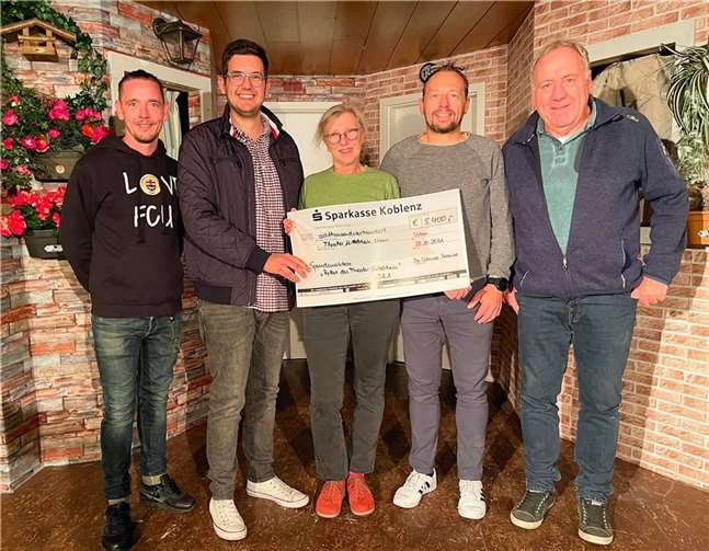 Übergabe des Spendenkontos an Uschi Boffin-Hofmeister Foto: Timo Krämer