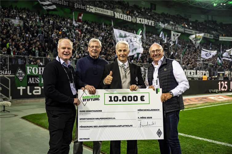 Übergabe des Spendenschecks im Borussen Park.  Foto: Borussia Mönchengladbach