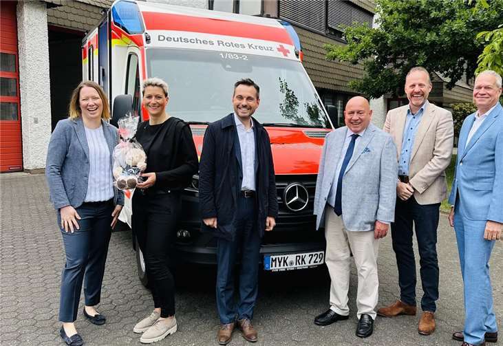 Übergabe des neuen Rettungswagens für die DRK-Rettungswache Koblenz.  Foto: DRK-Koblenz, Ulli Piel-Schilling