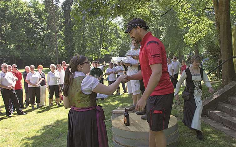 Übergeben wurden die Preise von Burgundia Theresa.Hanne Bendel