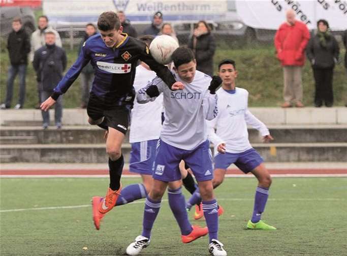 Überlegen zeigte sich die C-Jugend der TuS beim Hinspiel der Schängel gegen den TSV Schott Mainz und siegte sicher mit 4:0. In der Landeshauptstadt sollen nun ebenfalls drei Punkte eingefahren werden.TH