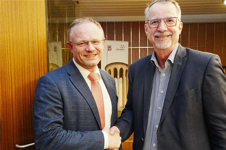 Überraschend deutlich und enttäuscht über das verfehlte Wahlziel, unterlag Sven Lefkowitz (SPD) dem alten und neuen Amtsinhaber.