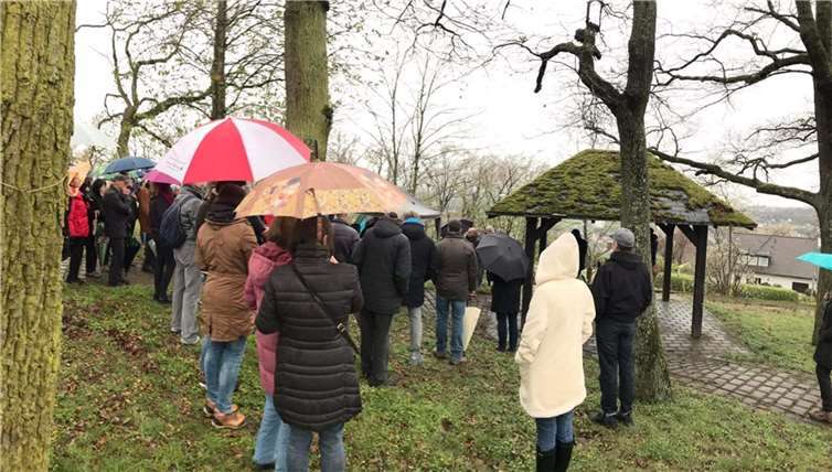 Überraschend viele Menschen aus der gesamten Verbandsgemeinde waren dem Aufruf gefolgt.