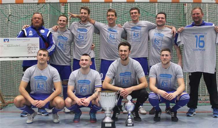 Überraschung beim Oberligaturnier. Hier siegte die SG Andernach in beeindruckender Manier. Ungeschlagen spazierten die Bäckerjungen durch das Turnier und stellten mit Daniel Kossmann auch noch den bester Spieler und den besten Torschützen an diesem Nachmittag.