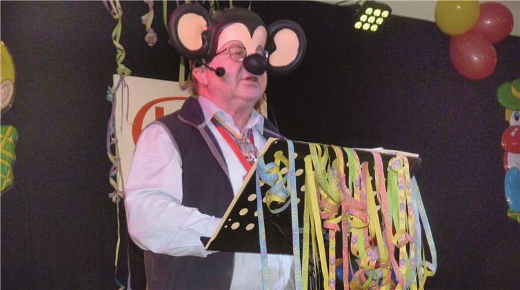 Überraschungsgast Pastor Ralf Birkenheier plauderte als Pfarrhausmaus aus dem Nähkästchen.