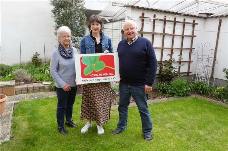 Überreicht wurde diese Spende durch die bisherige Wanderführung Ursula Mohr und Hermann Wieskotten an die Geschäftsführerin des Hospizvereins Frau Ina Rohlandt. Foto: privat