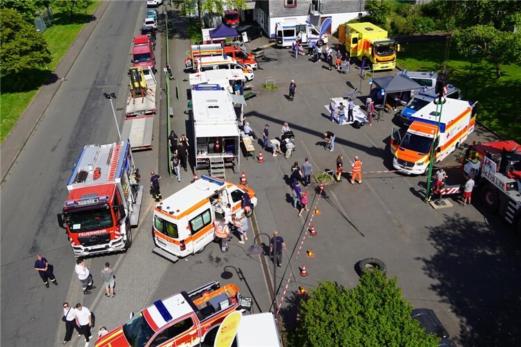 Erster Blaulicht-Tag in Hachenburg stärkt Kinderhospiz-Westerwald Netzwerk