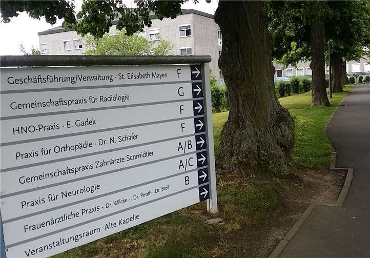 Medizinische Versorgung und Pflege Zukunftsdaten im Landkreis Mayen-Koblenz Übersicht der im Mayener Krankenhaus befindlichen Abteilungen / Praxen.