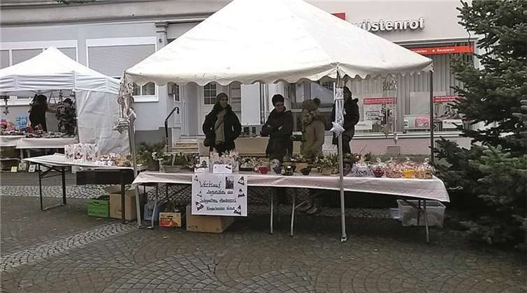 Überwiegend Selbstgemachtes gab es am Stand des Montessori Kinderhauses zu kaufen. Der Erlös kommt selbstverständlich der Einrichtung und den Kindern zugute. privat