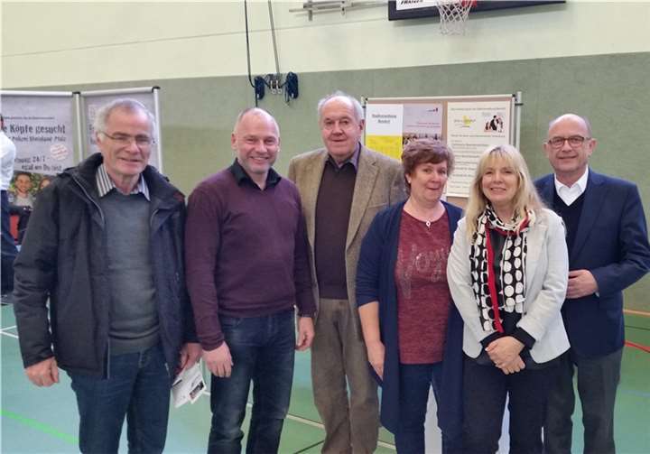 Überzeugten sich von der hohen Qualität der Ausbildungsmesse: Beigeordneter Peter Kirst, Ausbildungsleiter Uli Kalb, Beigeordneter Bernhard Wiemer, Dagmar Frömbgen Fachgebiet Personal, Beigeordnete Gabriele Zils, Bürgermeister Michael Kessler (von links). Stadtverwaltung Bendorf