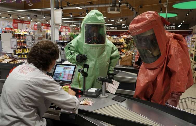 Übung in einem Lebensmittelfachmarkt in St. Katharinen. Fotos: privat