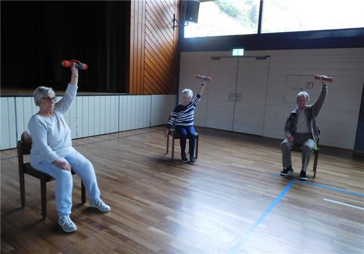 Übungen mit der Hantel stärken die Muskulatur.Foto: privat