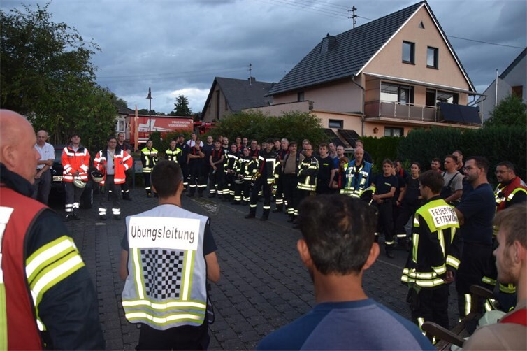 Gemeinschaftsübung zur Menschenrettung im Pflegeheim der VG Vordereifel