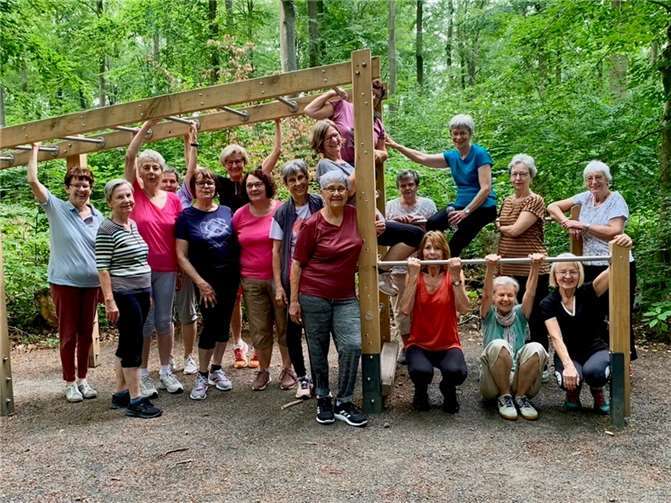 Übungsstunde im Grünen: der Heilwald Lahnstein begeisterte die TGO-Teilnehmerinnen. Quelle: TGO