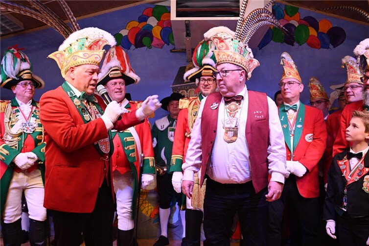 Uli Walsdorf, Präsident der Alten Großen Mayener Karnevalsgesellschaft, hatte für Ex-Prinz Walter Geisen nur lobende Worte parat.