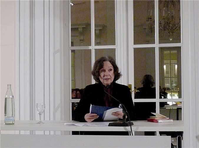 Ulla Hahn bei der Lesung im Gartensaal. BSB