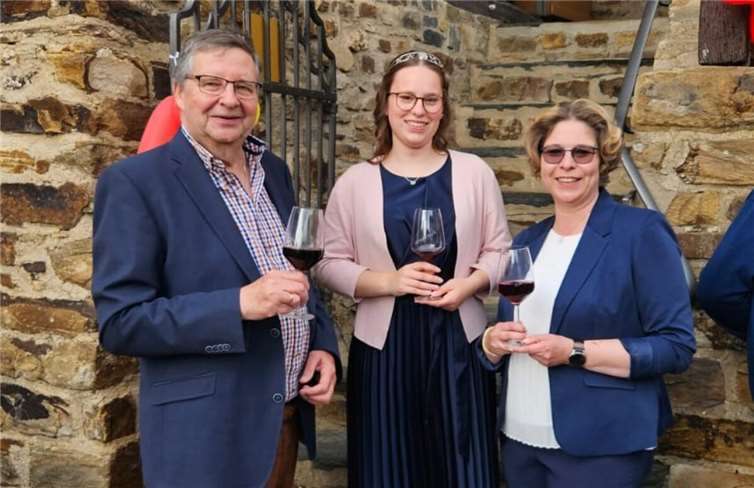 In Bachem gab es ein herzliches Willkommen Ulrich Stieber, Ahreinprinzessin Katharina Bongart, Melanie Giffels. Foto:privat
