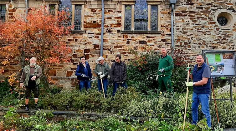 Ulrich Stieber, Heinz Kurth, Hermann Lamberty, Dieter Kleefuß, Nicole Persie und Bernd Walther (v. l. n. r.).Foto: privat