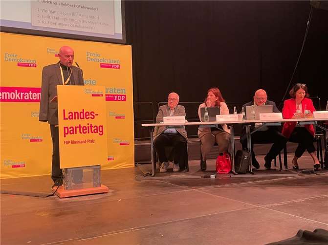Ulrich van Bebber bei seiner Rede auf dem Landesparteitag der FDP in Mainz.  Foto: Christina Steinhausen