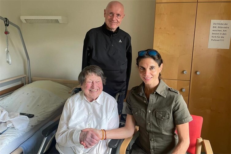 Ulrich van Bebber und Christina Steinhausen gratulierten Annemarie Müller-Feldmann persönlich zu ihrem 99. Geburtstag.