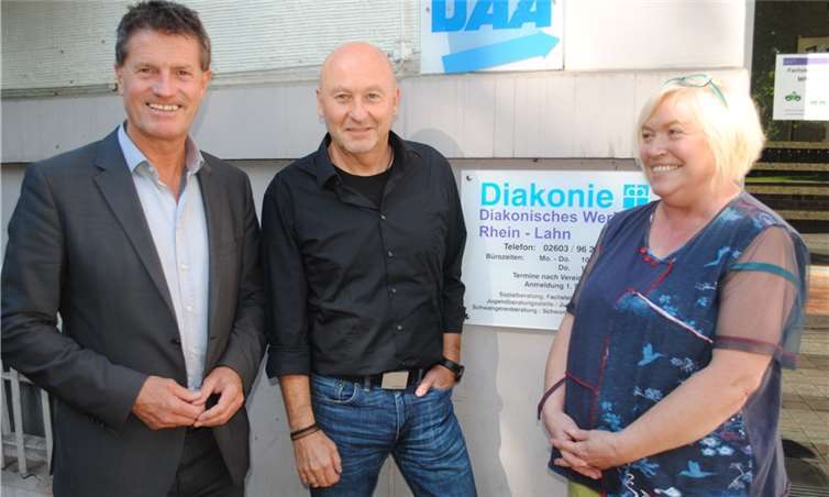 Ulrike Bittner-Pommerenke, Leiterin des Diakonischen Werks Rhein-Lahn, und Mitarbeiter Werner Müß informierten den Bundestagsabgeordneten Detlev Pilger (SPD) über die Hilfsangebote der Einrichtung, insbesondere die Beratung von Glücksspielsucht (v.r.).