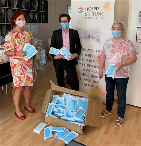 Ulrike Dobrowolny, Vorsitzende, Steuerberater Mirko Perra, Hildegard Schneider, stv. Vorsitzende. Foto: privat