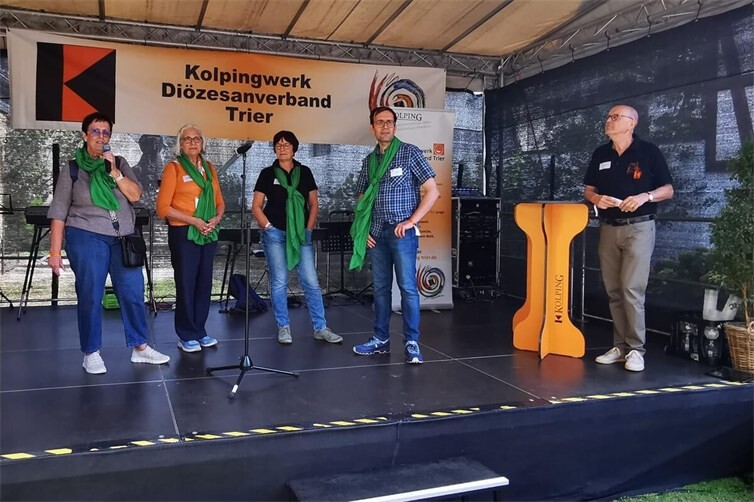 Ulrike Held (Mendig), Gabriele Dittmayer (Oberwesel),  Bettina Hofmann (Mayen-Koblenz) und Martin Plail (Landesvorsitzender Arbeitsgemeinschaft Christlicher Arbeitnehmer Organisationen) stellten Michael Brahm (re.) und den interessierten Gästen ihre Arbeit vor. 