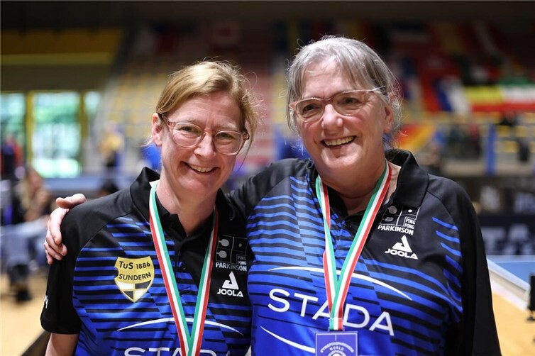 Ulrike Keiper mit Doppelpartnerin Sandra Blume.