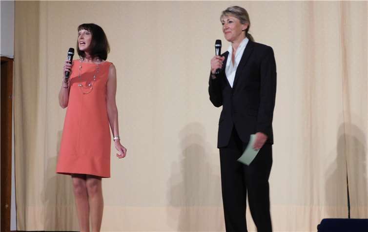 Ulrike Lüken (l.) und Beate Malinowsky, die Moderatorinnen der Gala-Show.