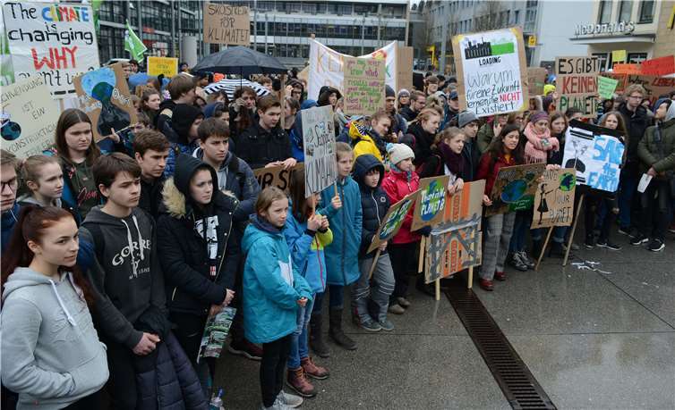 Um 11:55 Uhr startete in Koblenz die Demo von „Fridays for Future“ anlässlich des weltweiten Protesttages.Fotos: CF