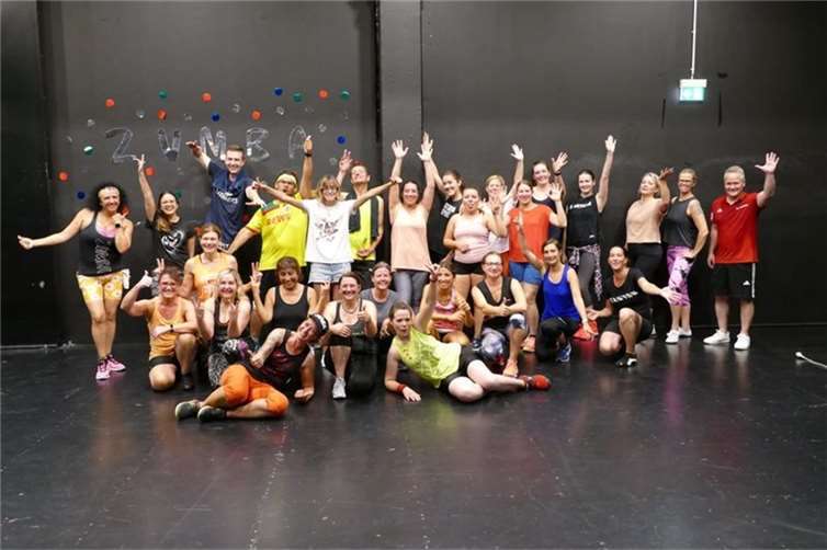 Zumba-Party war ein voller Erfolg Um 21 Uhr waren dann alle durchgeschwitzt, aber auch sehr zufrieden mit der gelungenen Veranstaltung. Quelle:TV 05 Mülheim