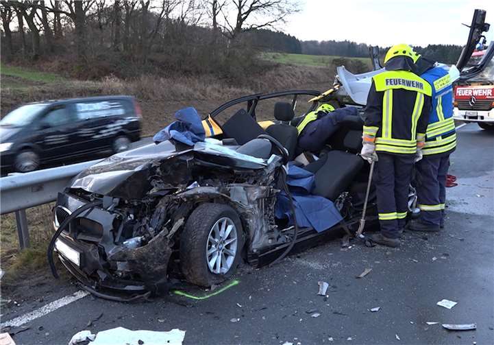 Um 7.20 Uhr kam es zu dem schweren Verkehrsunfall auf der B 327 .Foto: WinklerTV