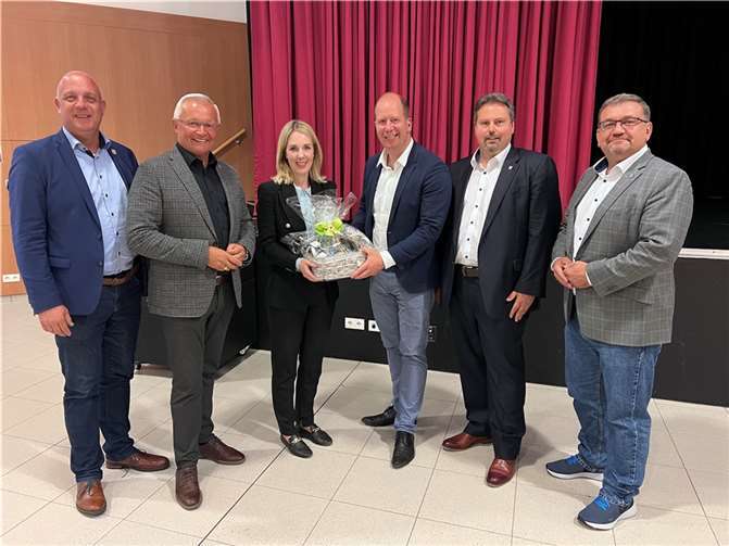 Um Hilfe zu organisieren, hatte Dellen Demuth Jan Holze, Vorstand der Deutschen Stiftung für Engagement und Ehrenamt, in den Wahlkreis eingeladen.  Foto: Büro Demuth