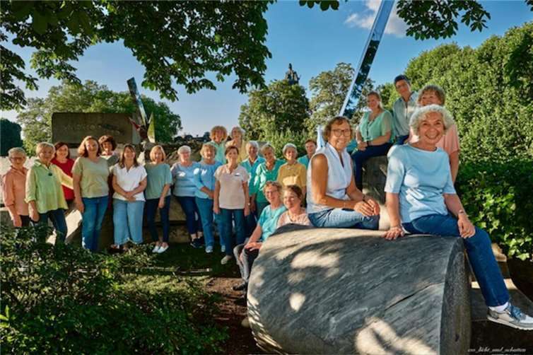 Um Interessierte schneller über Aktuelles und Interessantes zu informieren, erweitert der Frauenchor seine social-media Präsenz. Foto: Christof Wesemann