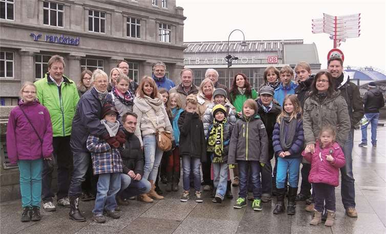 Um das Jahr 2013 abzuschließen, fuhr der Tennisclub mit der Jugend nach Köln auf den Weihnachtsmarkt.privat