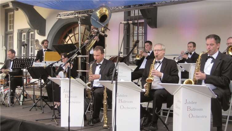 Um das Jazz-Quartett Swinghouse Jazzband herum formiert sich an diesem Abend das Jubilee Ballroom Orchestra.privat