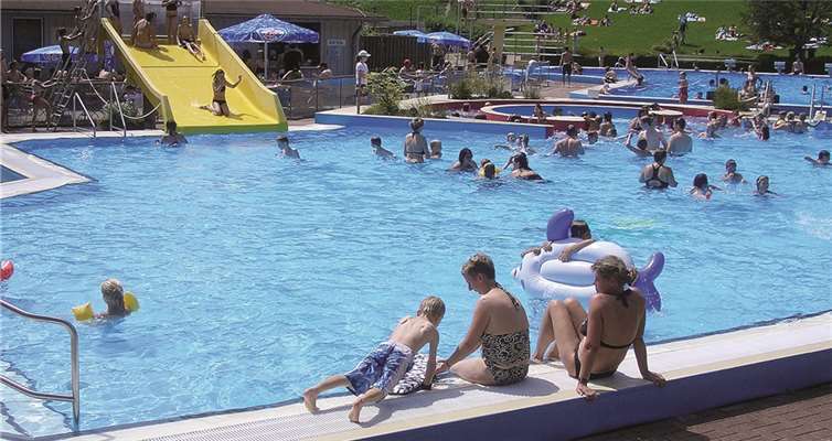 Um den Erhalt des Schwimmbades zu gewährleisten, soll ein Förderverein gegründet werden. Privat