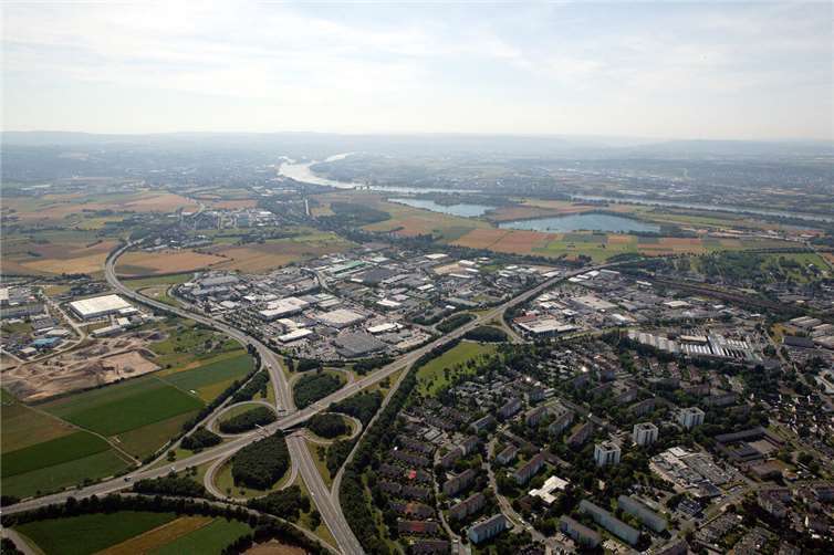 Um den Haushalt langfristig auf ein breiteres Fundament zu stellen und finanziell handlungsfähig zu sein, investiert die Stadt Neuwied massiv in eine Ausweitung der Gewerbeflächen, vor allem im Gebiet Distelfeld/Friedrichshof.  Foto: Stadt Neuwied